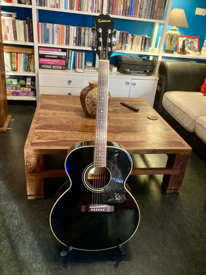 Epiphone SJ-15 Super Jumbo acoustic guitar like new