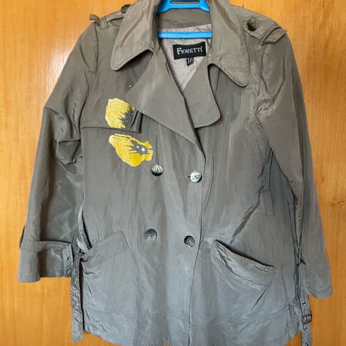 Trench coat like new with belt, size 52