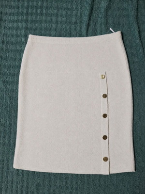 White wool skirt like new with embossed fabric and gold buttons