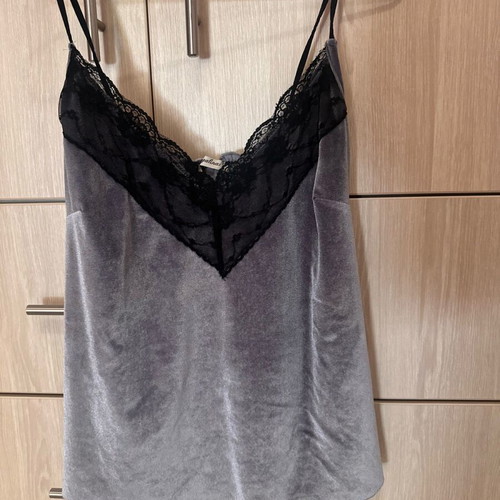 Regalinas lingerie one size like new, velour with lace