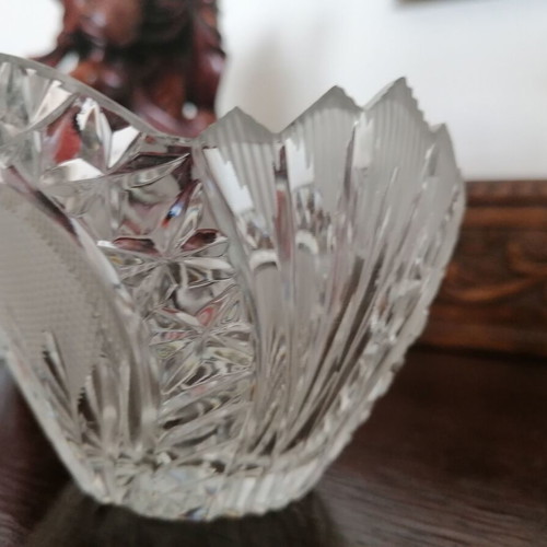Vase with 2 crystal chocolate dishes like new, patterned