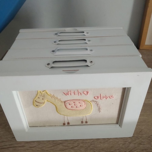 Photo album set like new, wooden with embroidered fabric design, 24x4 pcs