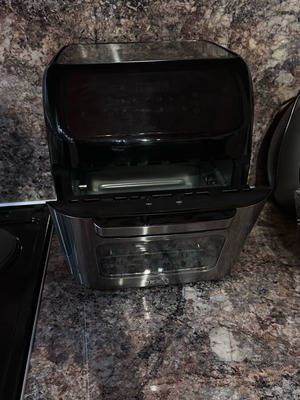 Izzy Air Fryer 12 lt like new with all accessories