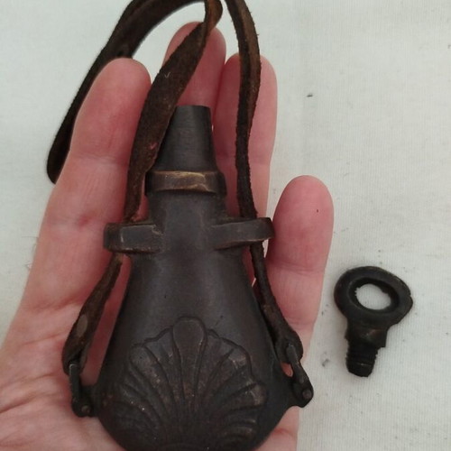 Antique powder flask 1850, used, excellent condition