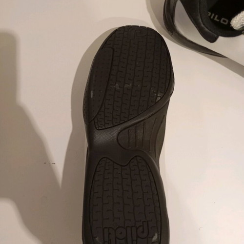 Camaro athletic shoes new, size 43, white