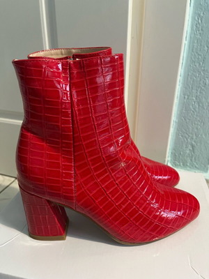 Patent leather ankle boots new, red size 38