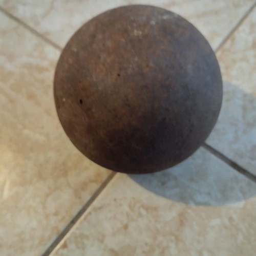 Iron cannonball used, perimeter 37cm, weight 6.10 Kgr