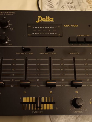 Delta 4+2 Channel Mixer used with clean potentiometers and tone control