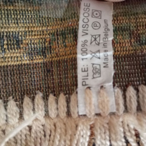 Runners like new, silk-like appearance