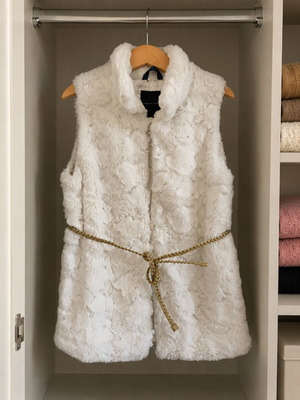 Tommy Hilfiger children's fur vest white size 7 like new