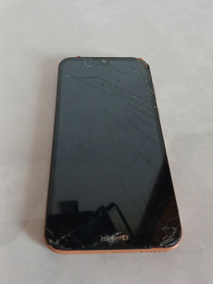 Mobile phone used for spare parts with broken screen, unlocked