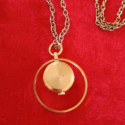 Winding pendant watch used