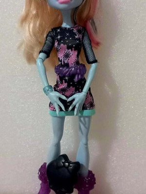 Monster High Abbey Bominable Coffin Bean doll used Mattel 2014