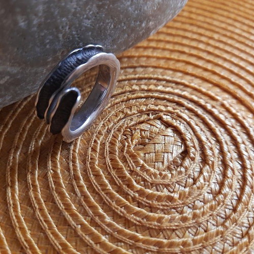 Silver 925 ring like new, size 9-9.5