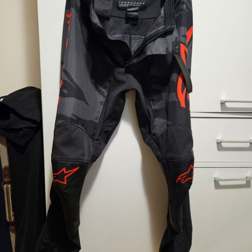 Alpinestars Enduro/MX Riding Apparel like new, pants size 32, jersey Large