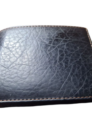 Men's wallet like new with multiple compartments, black