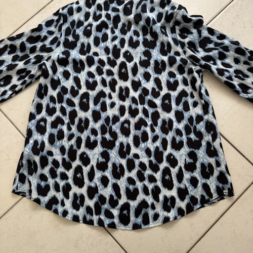 Shein shirt with blue leopard print like new, size M