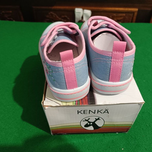 Girls' shoes size 26 athletic new, intact