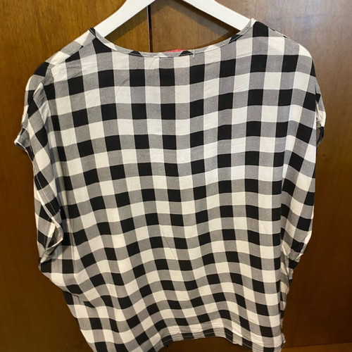 Blu Deise sleeveless shirt like new, sizes S/M, black and white