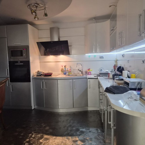 Kitchen like new with gift