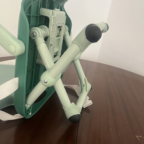 Chicco Pocket Snack booster chair like new for 6-36 months