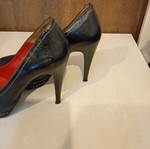 Black women's pumps used