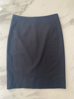 Zara black pencil skirt size XS like new