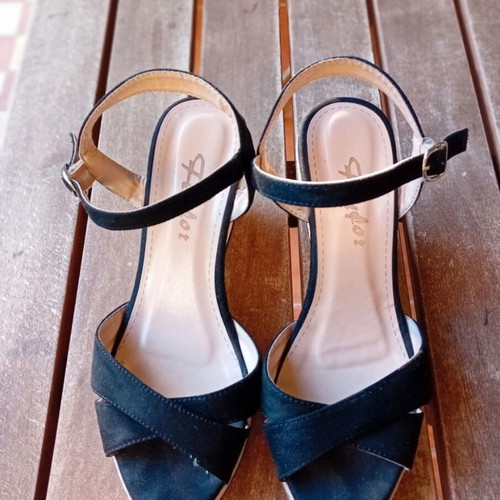 Platform sandals size 38 like new, black and white with strap