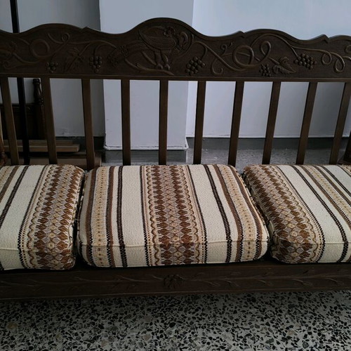 Skyrian sofa like new with cushions