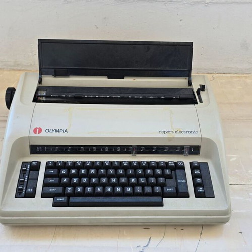 Olympia electric typewriter used