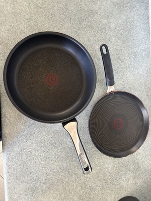 Tefal nonstick pans used, set of 2 with protective base