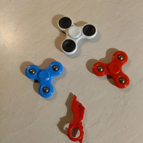 Fidget spinner metal toy made of plastic like new