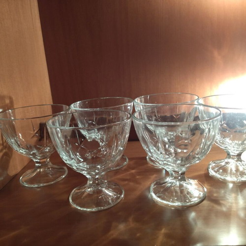 Vintage glass dessert bowls set of 6 like new with embossed stars