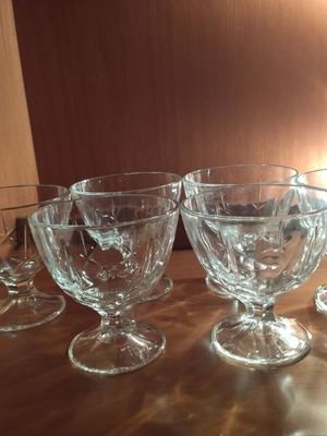 Vintage glass dessert bowls set of 6 like new with embossed stars