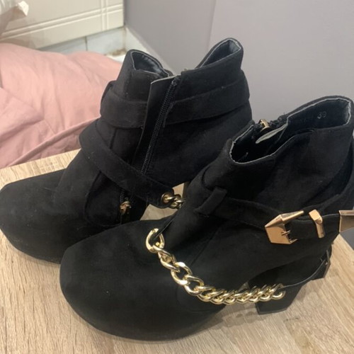 Suede ankle boots size 39 like new with gold details