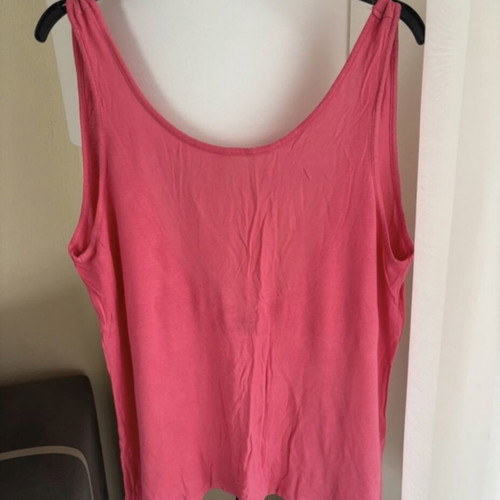 Only fuchsia top with open back like new, size L