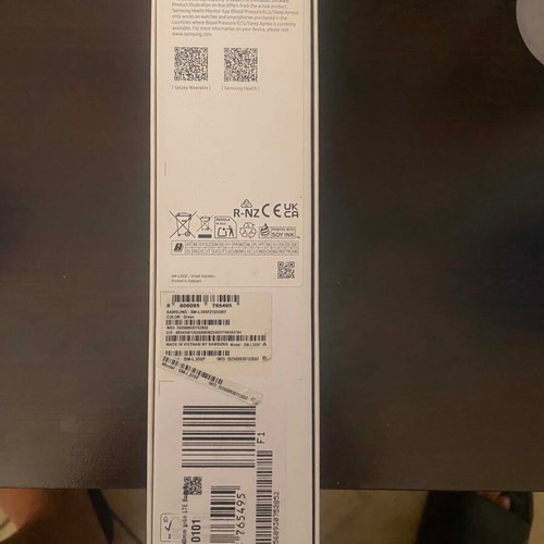Samsung Galaxy Watch 7 40mm LTE with screen protector and extra band