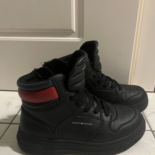 Tommy Hilfiger boots size 34 like new, black with white and red