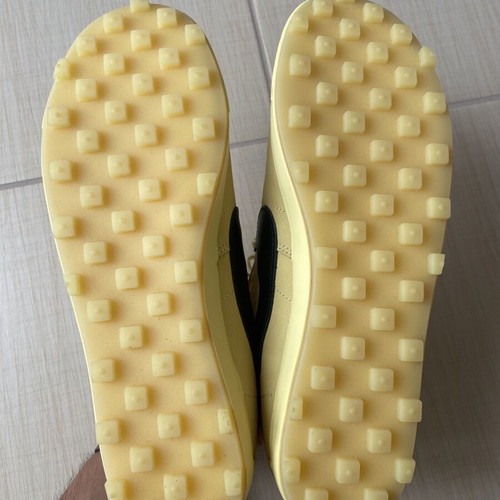 Nike sneakers new, size 42.5, yellow