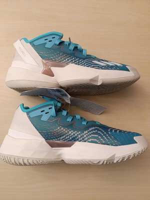 Adidas D.O.N. Issue 4 athletic shoes new, size 42 2/3, multicolor