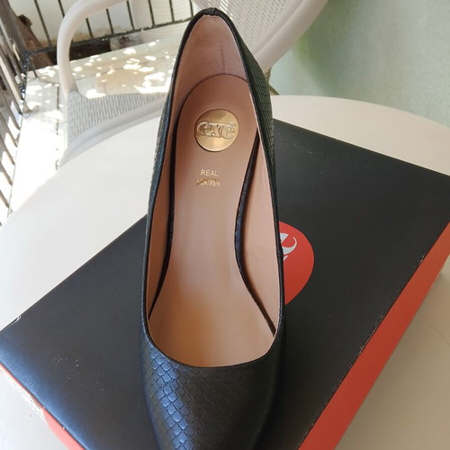 Exe leather black pump like new with 9 cm heel size 36