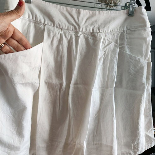 Lacoste white skirt like new with pleats and zipper