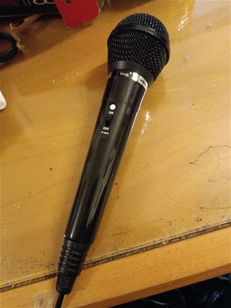  mikrofono  -karaoke  UDM   328-AMETAchiristo   sto  kouti  tou