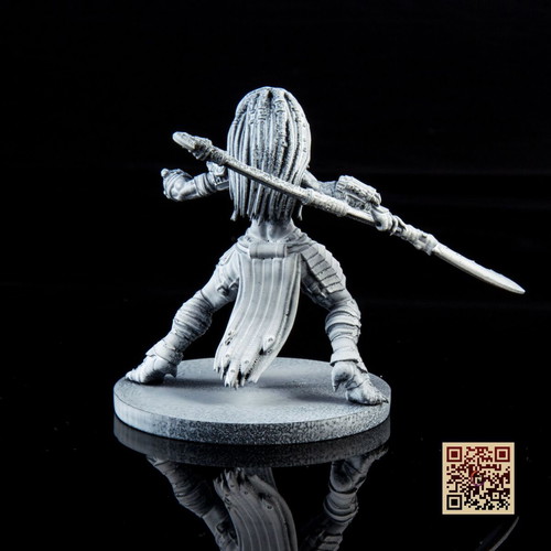 Female Alien Hunter collectible figure new, assembled and primed