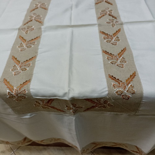 Tablecloth 1.80x1.80 new with 8 napkins, design 4 ecru