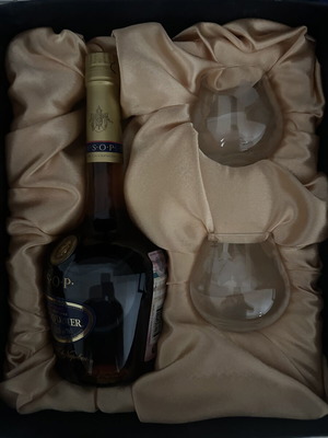 Courvoisier VSOP Cognac gift set with 2 glasses