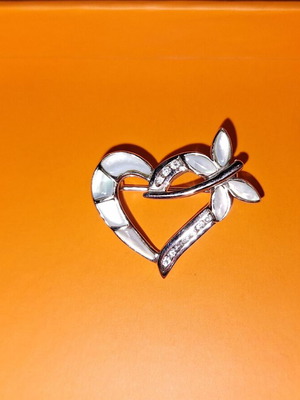 Silver pin like new