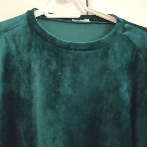 Marlen women's velvet sweatshirt green one size like new