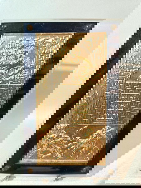 Μικρή μπρούτζινη εικόνα σε plexiglass από τα εγκαίνια της έκθεσης "Θησαυροί του Αγίου Όρους" το1997.