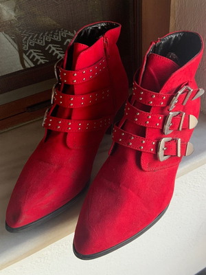 Μποτάκια Suede κόκκινα μεταχειρισμένα Νο 41 Miss Selfridge